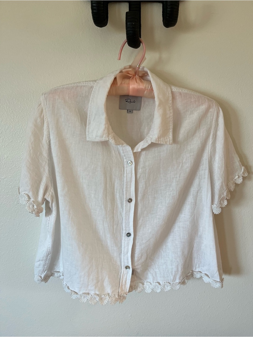 Rails "Kit" White Linen Button Down Cropped Blouse w/Floral Trim - Picture 2 of 8